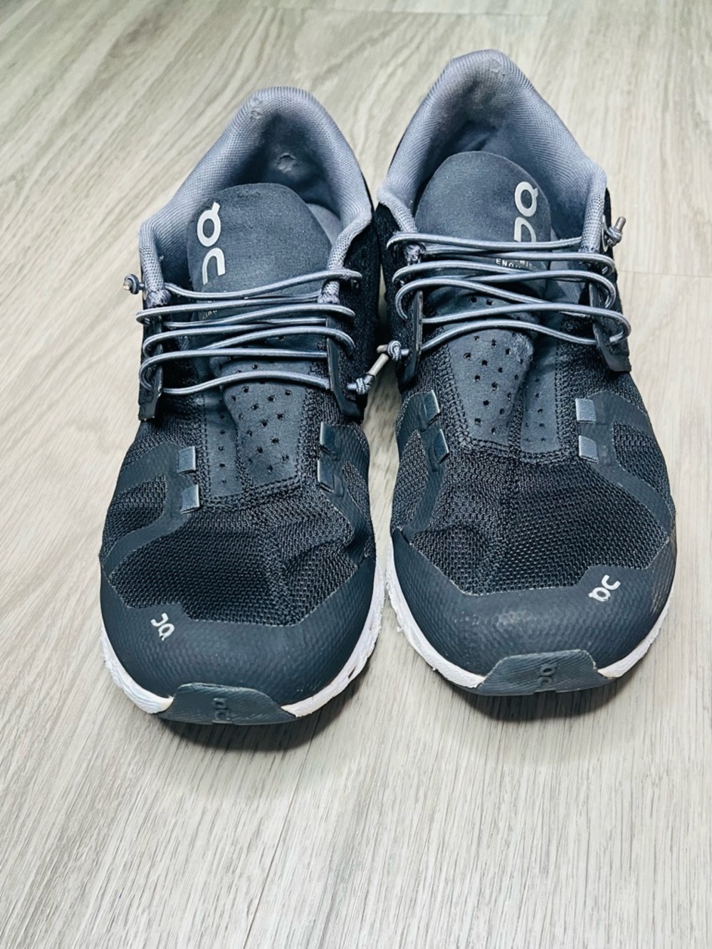 On Cloud Women’s 9.5 Black White Athletic Running Shoes Swiss Engineering *READ - Picture 3 of 13